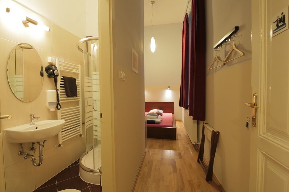 Maverick Apartments Budapest Ngoại thất bức ảnh